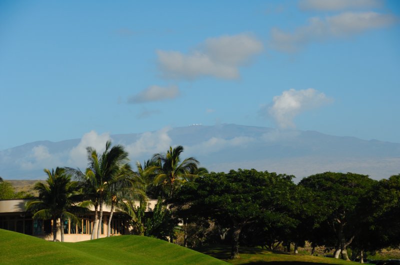 maunakeaobservatoriesfromgolfcourseathapunabeach.jpg