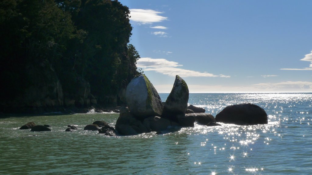 abeltasmansplitapplerock.jpg