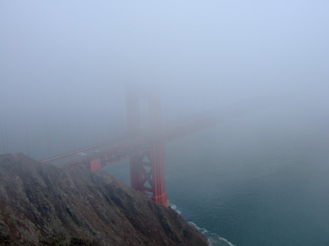 goldengatebridgeinthefog.jpg