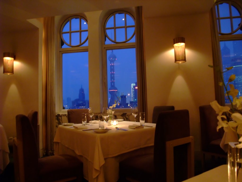 lastdayinchinashanghailarisat3onthebund.jpg