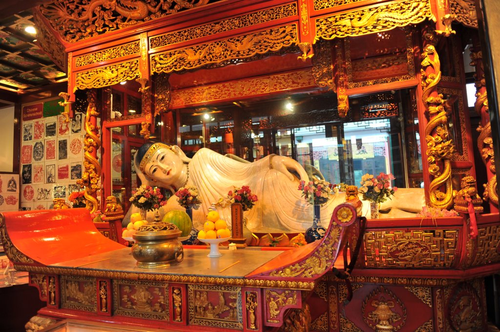 recumbentjadebuddha.jpg