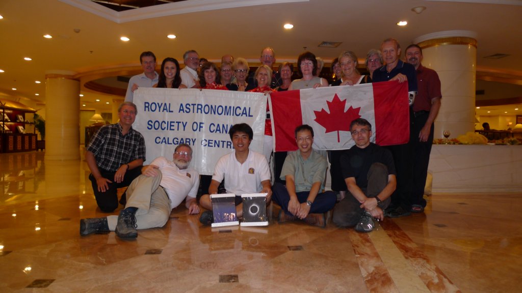 groupphotobackathotelafterendoftourdinner.jpg