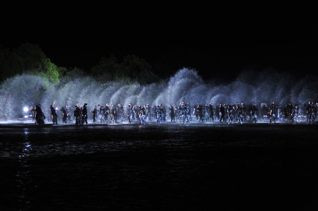 hangzhouimpressionwestlakeshowonthewater.jpg