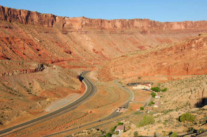 archesnationalparkmoabfault.jpg