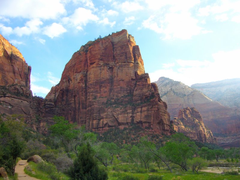 earlingmorning2hrhiketotopofangelslanding1500ftup.jpg